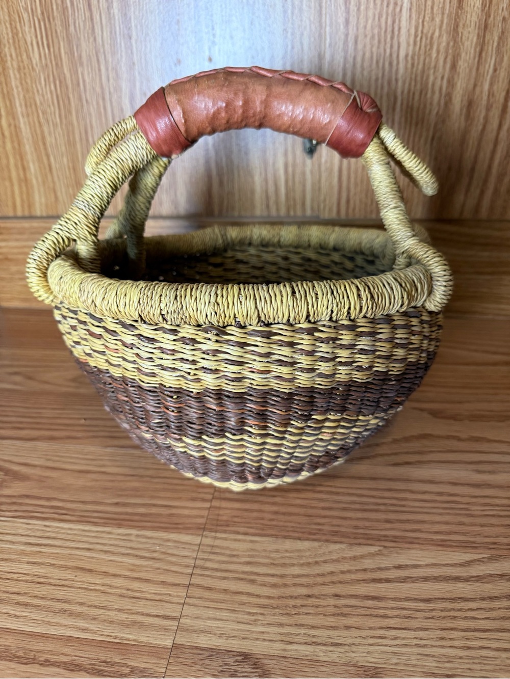 VTG Bolga basket crafted in Ghana from dyed elephant grass and leather handle